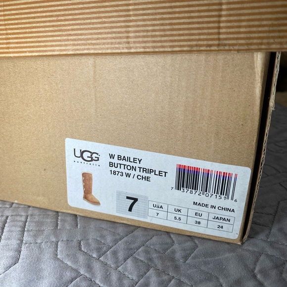 Uggs - Picture 6 of 8